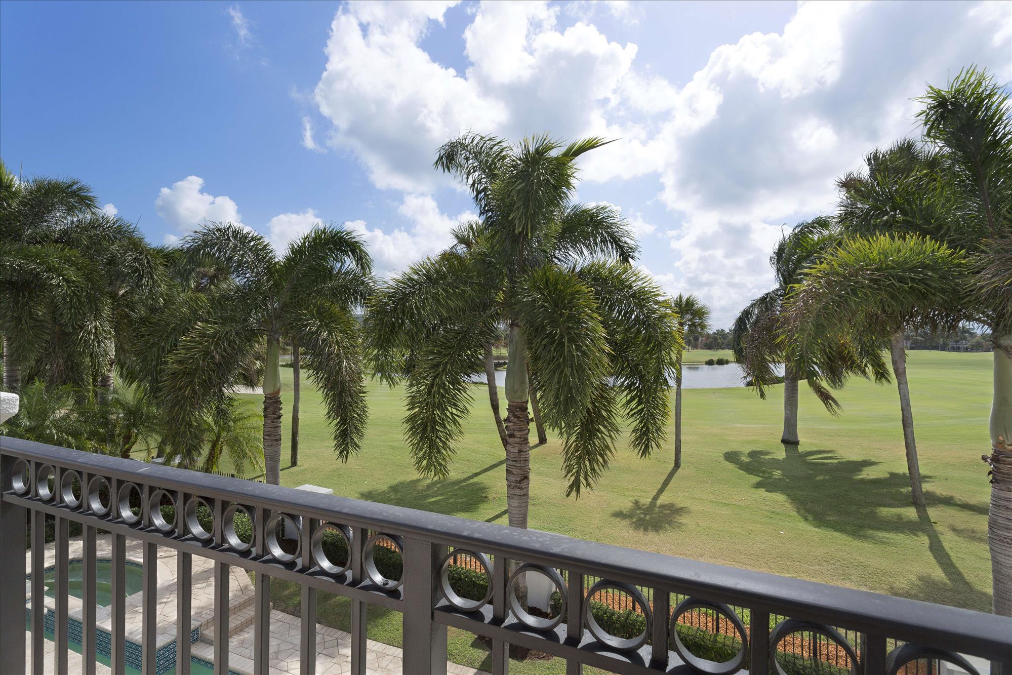 ROYAL PALM YACHT & COUNTRY CLUB - Residential