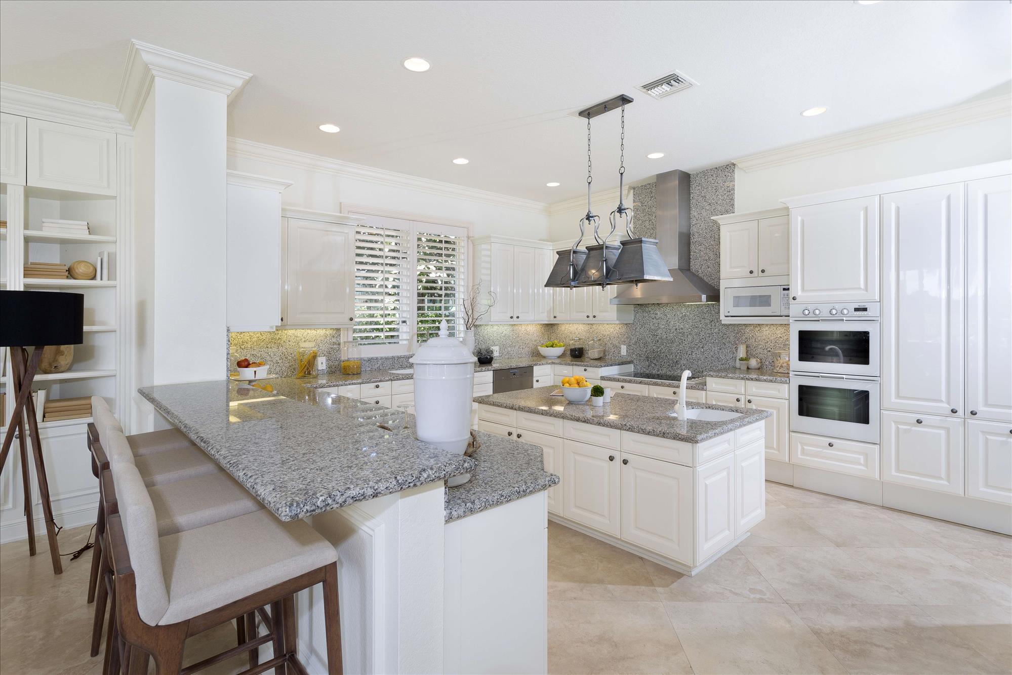 ROYAL PALM YACHT & COUNTRY CLUB - Residential