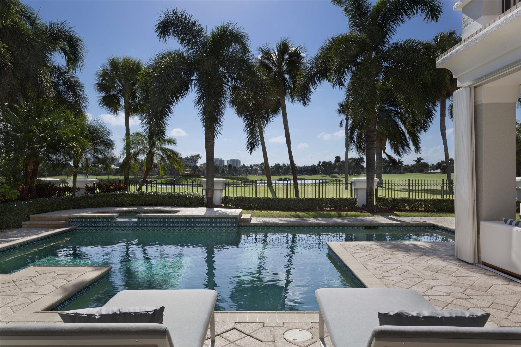 ROYAL PALM YACHT & COUNTRY CLUB - Residential