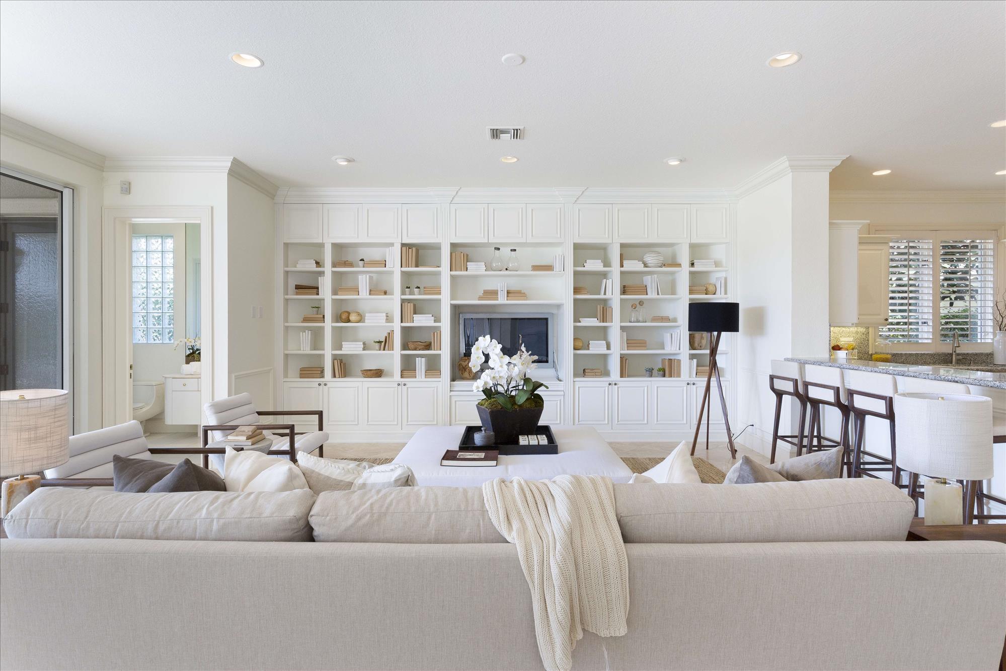 ROYAL PALM YACHT & COUNTRY CLUB - Residential