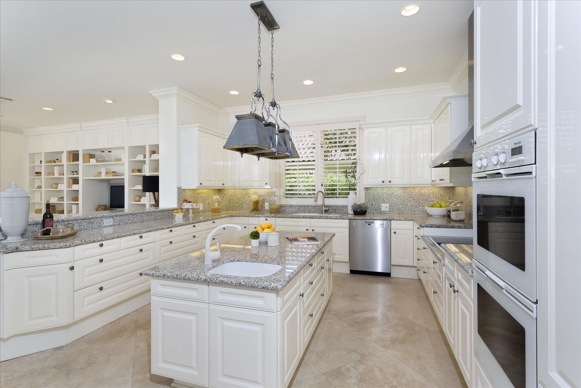 ROYAL PALM YACHT & COUNTRY CLUB - Residential