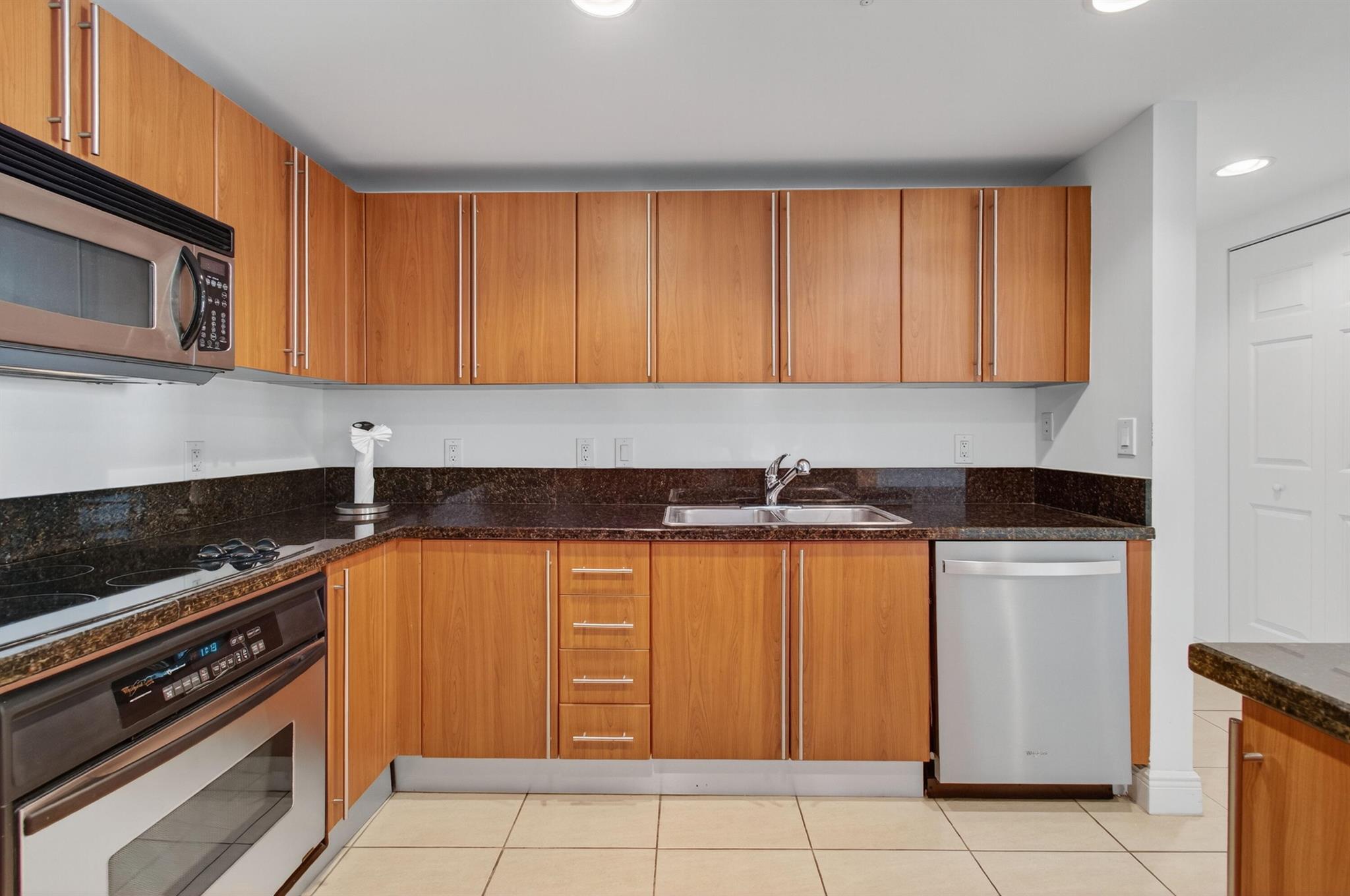 610 CLEMATIS CONDO - Residential