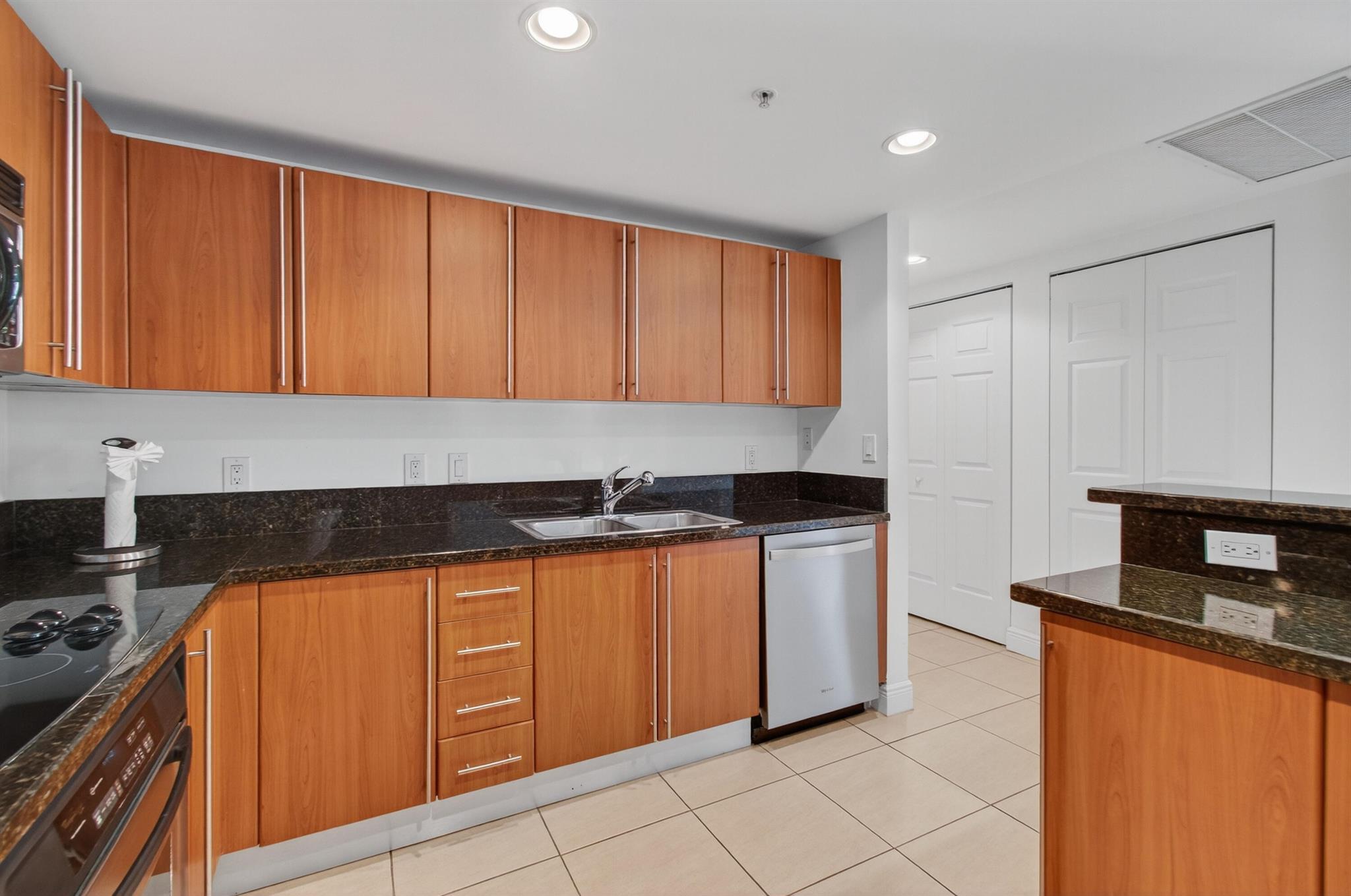 610 CLEMATIS CONDO - Residential