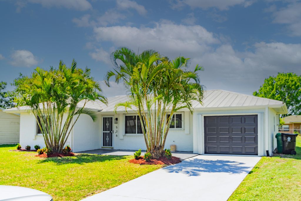 Photo of 526 NW Avon Avenue, Port Saint Lucie, FL 34983 (MLS # R10992581)