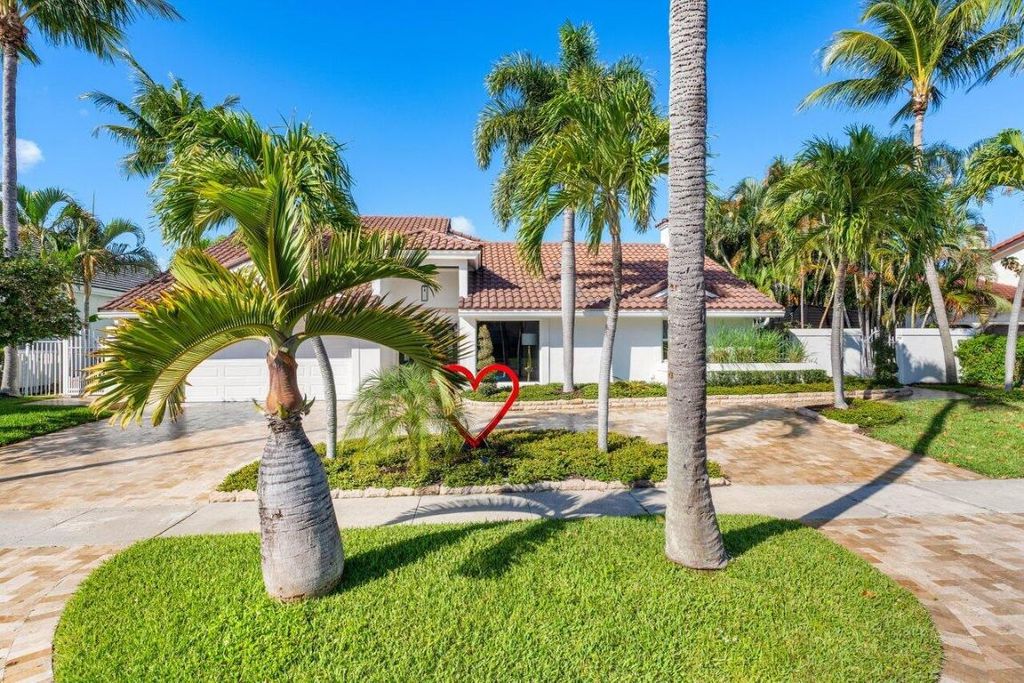 Photo of 721 SW 15th Street, Boca Raton, FL 33486 (MLS # R11086083)