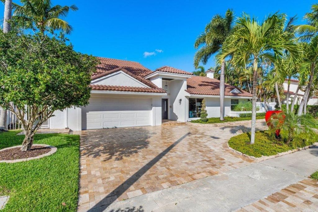Photo of 721 SW 15th Street, Boca Raton, FL 33486 (MLS # R11086083)