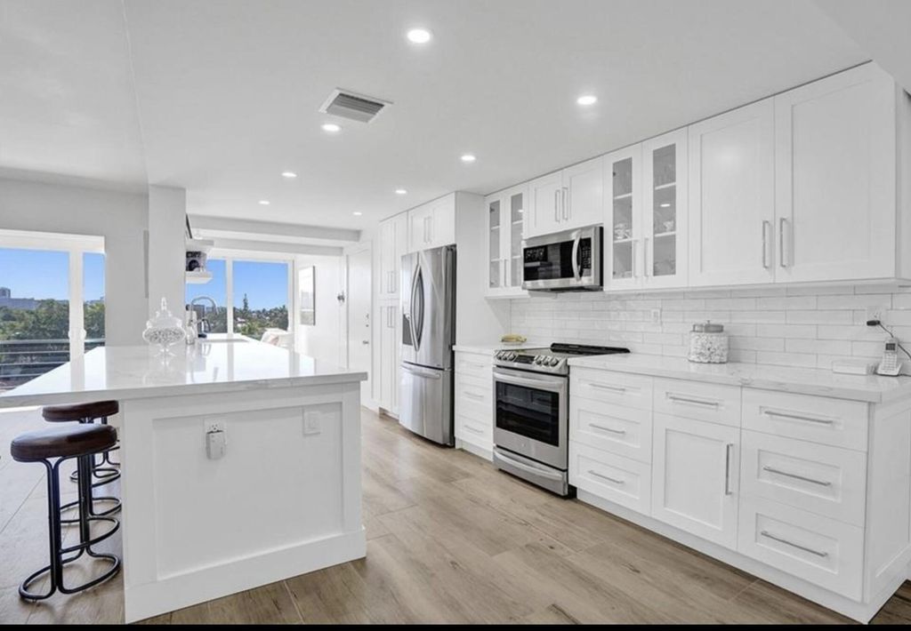 Photo of 3080 NE 47th Court #405, Fort Lauderdale, FL 33308 (MLS # B26017289)