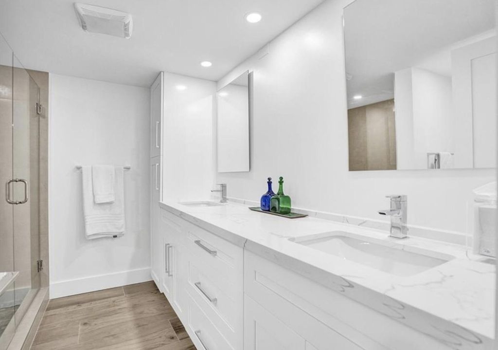 Photo of 3080 NE 47th Court #405, Fort Lauderdale, FL 33308 (MLS # B26017289)