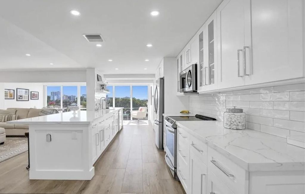 Photo of 3080 NE 47th Court #405, Fort Lauderdale, FL 33308 (MLS # B26017289)