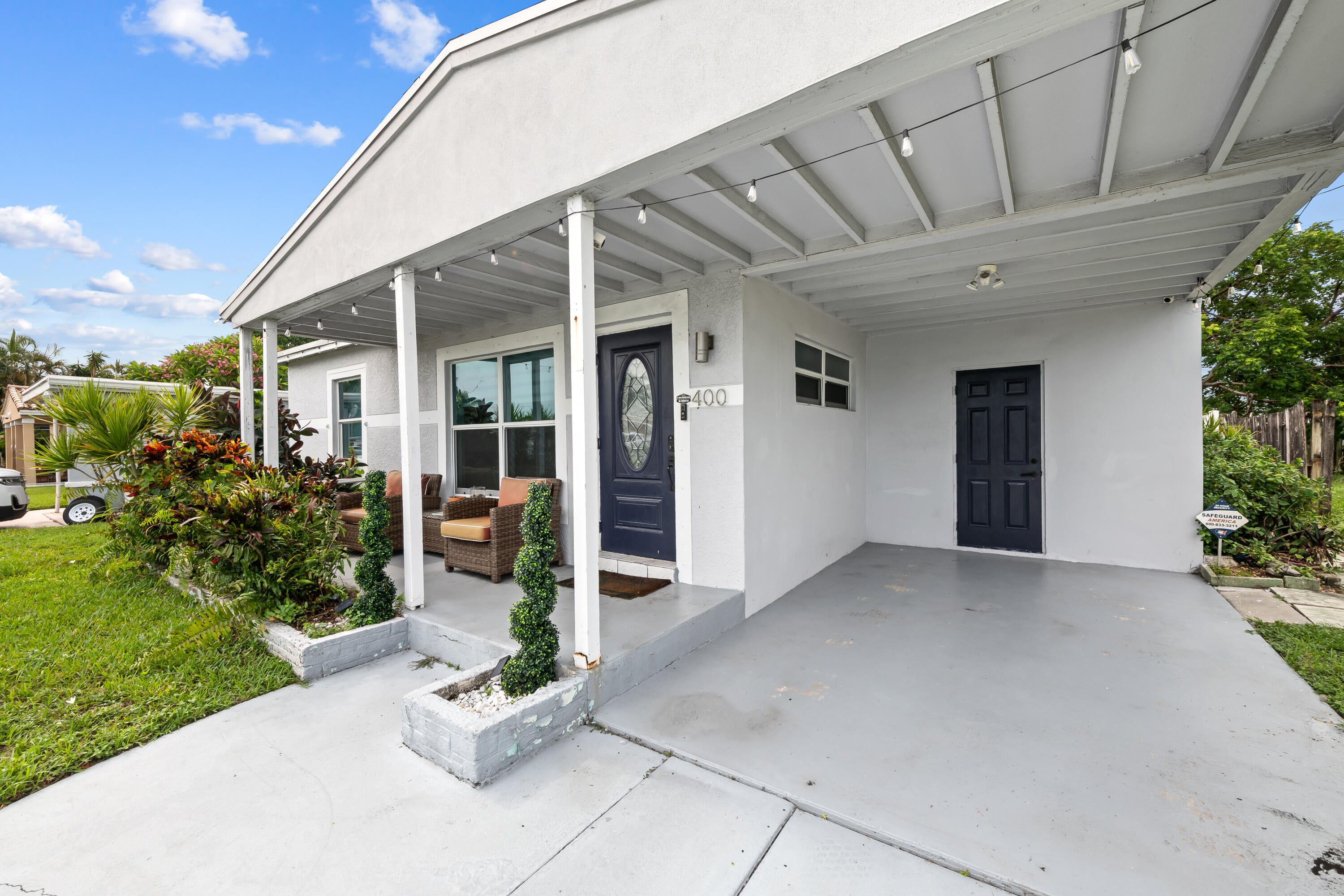 400 NW 52ND Court