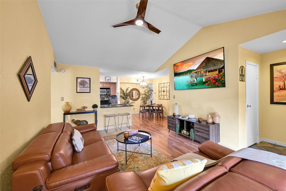 875 Riverside Drive 732