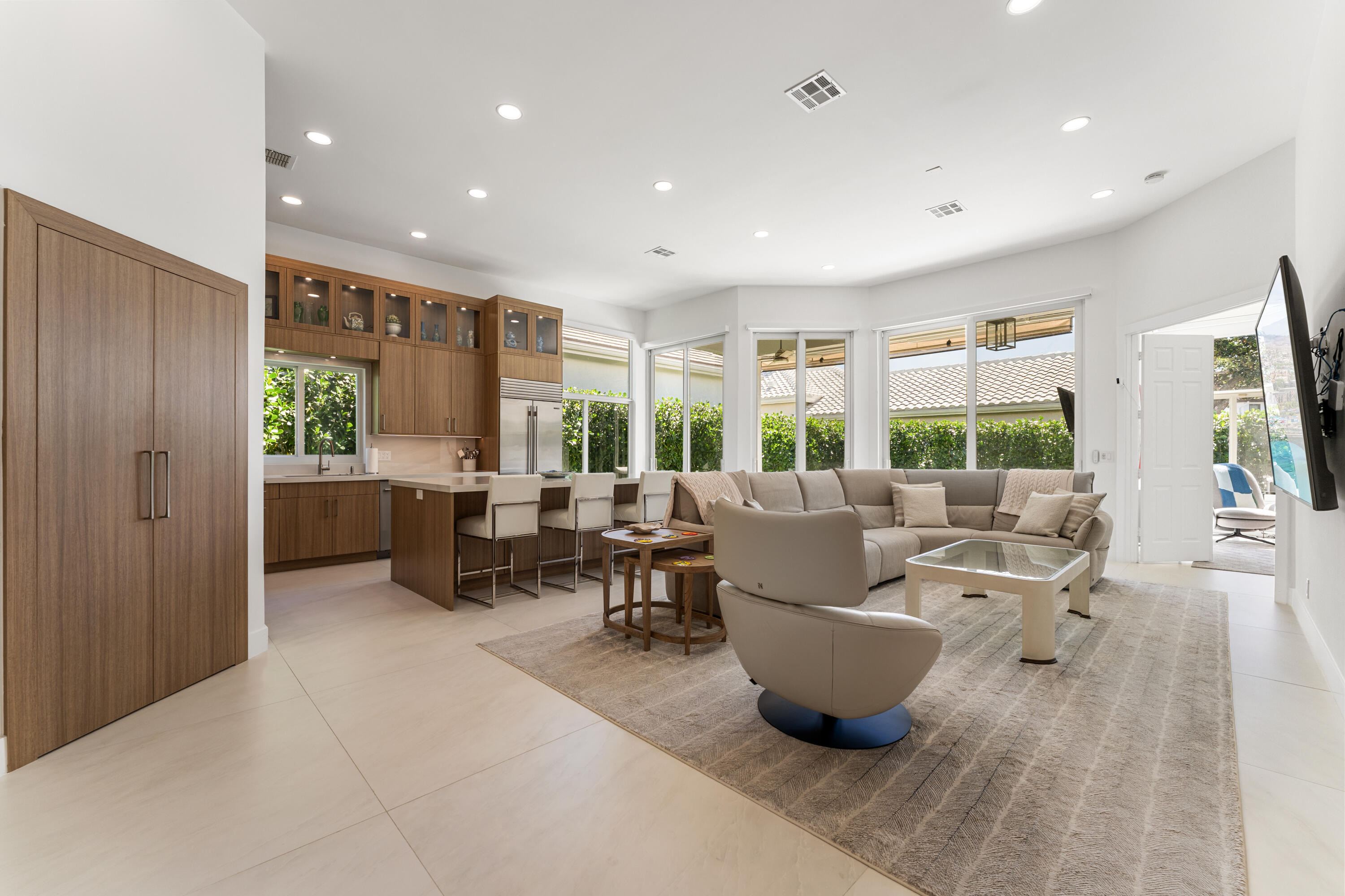 VICTORIA ISLES - Residential