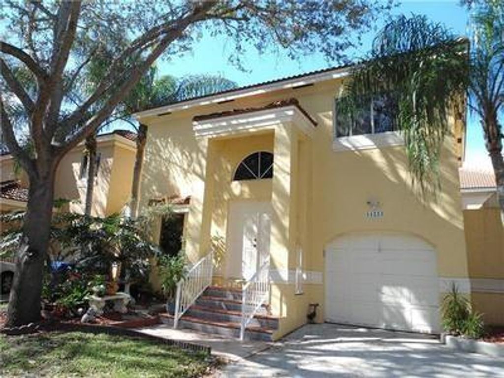 Photo of 11223 Lakeview Dr, Coral Springs, FL 33071 (MLS # F10298190)