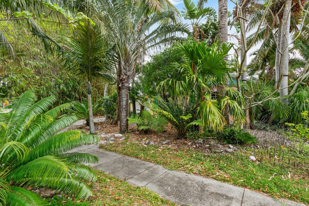 Photo of 165 Lakeside Drive, Jupiter, FL 33458 (MLS # R10972780)