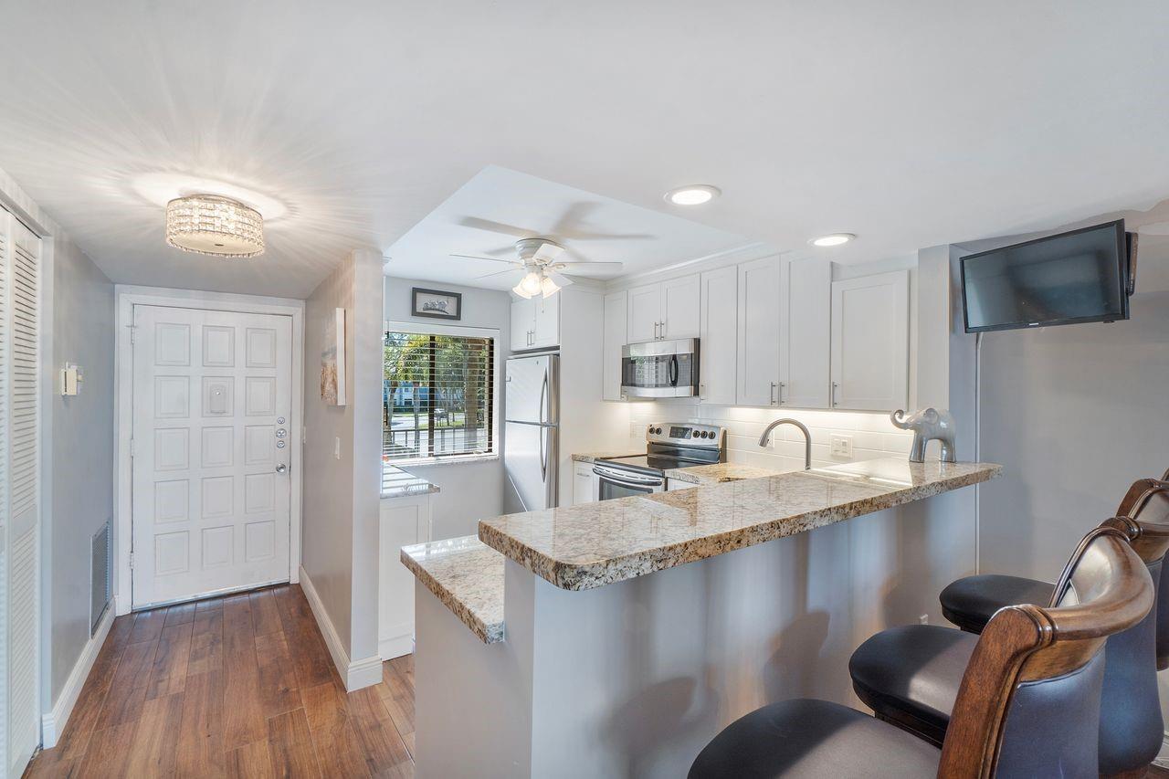 Fountains Of Palm Beach C - Residential