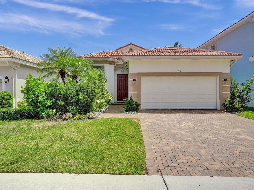 Photo of 41 Country Lake Circle, Boynton Beach, FL 33436 (MLS # R10992609)
