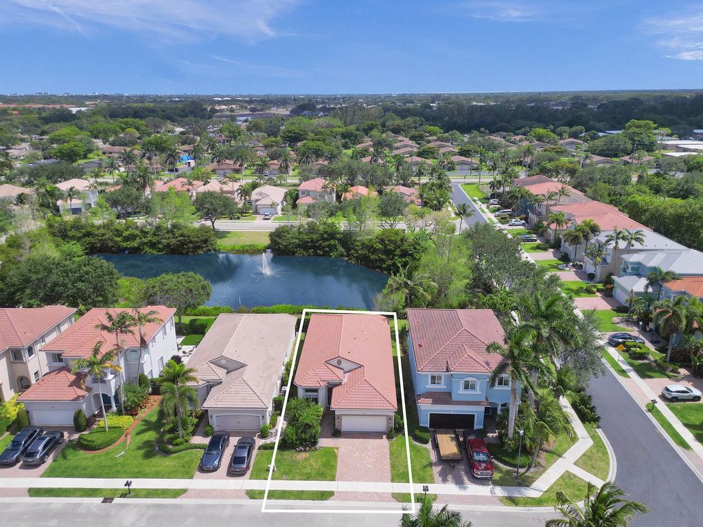 Photo of 41 Country Lake Circle, Boynton Beach, FL 33436 (MLS # R10992609)