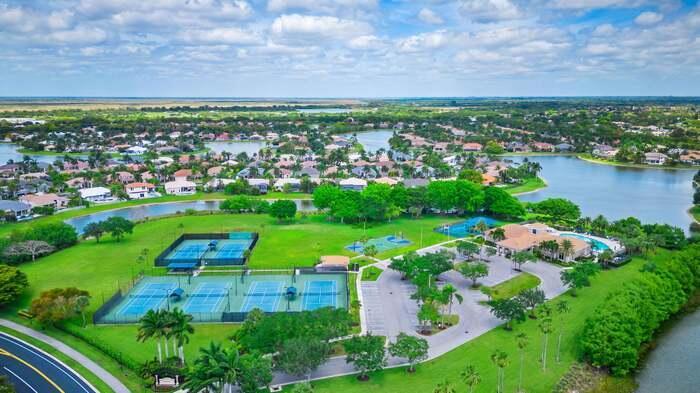 BOCA FALLS - THE ESTATES - Residential