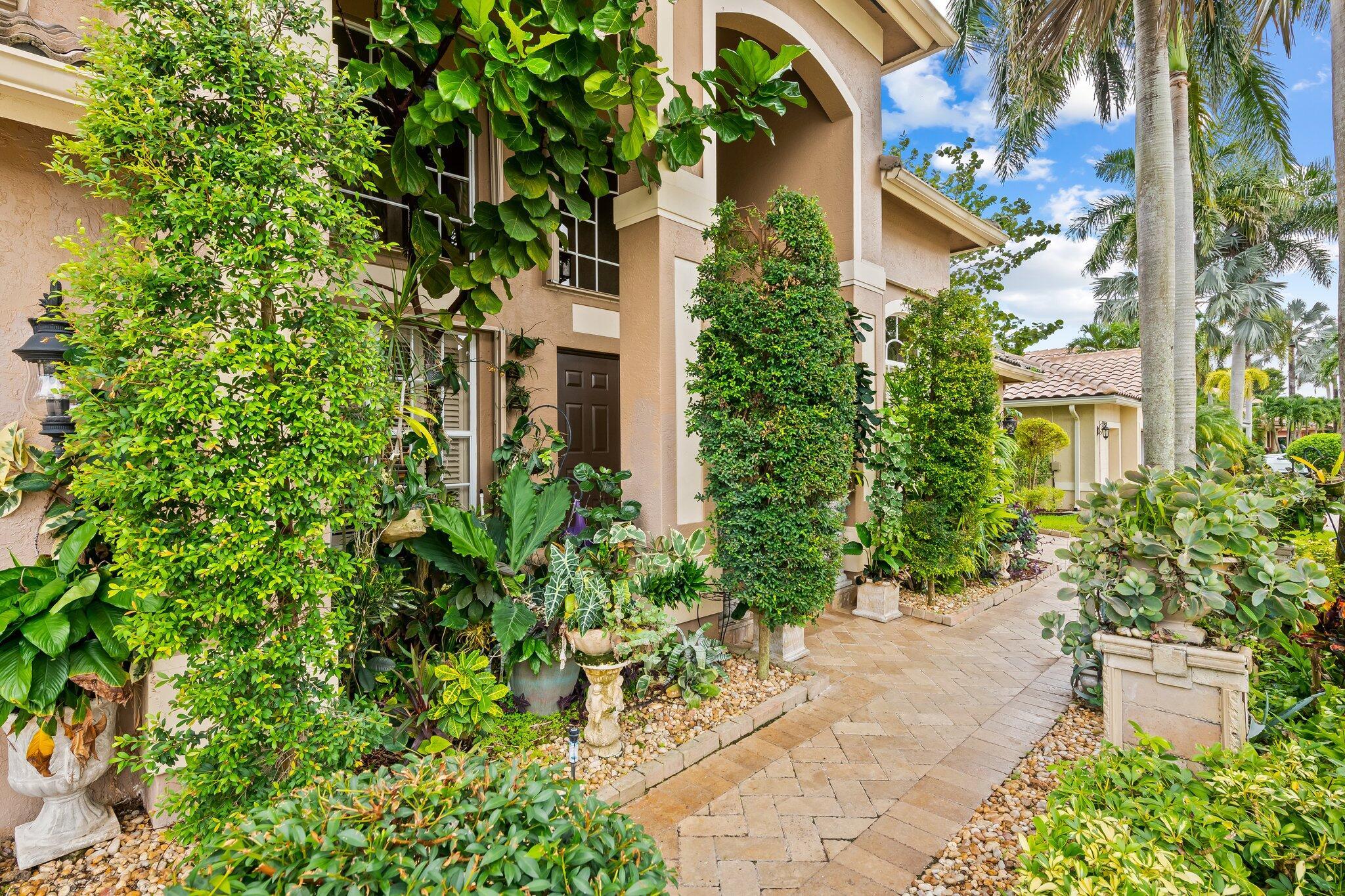 BOCA FALLS - THE ESTATES - Residential