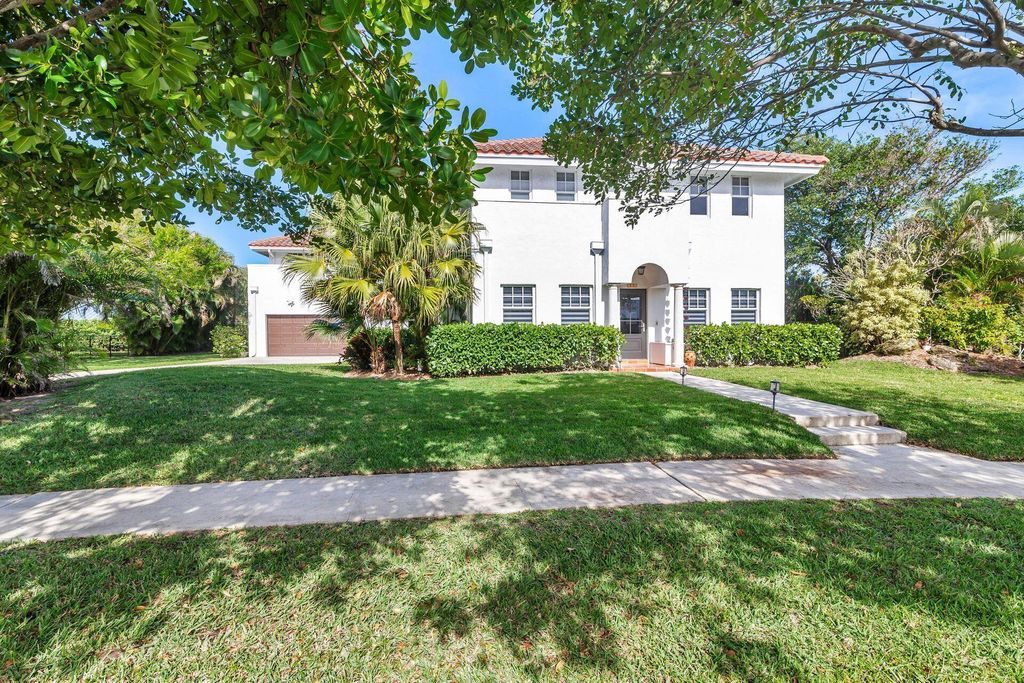 Photo of 141 Rotunda Drive, Jupiter, FL 33477 (MLS # R10963100)