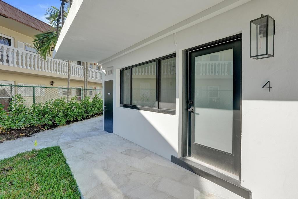 Photo of 840 SE 22nd Avenue #4, Pompano Beach, FL 33062 (MLS # F10538990)