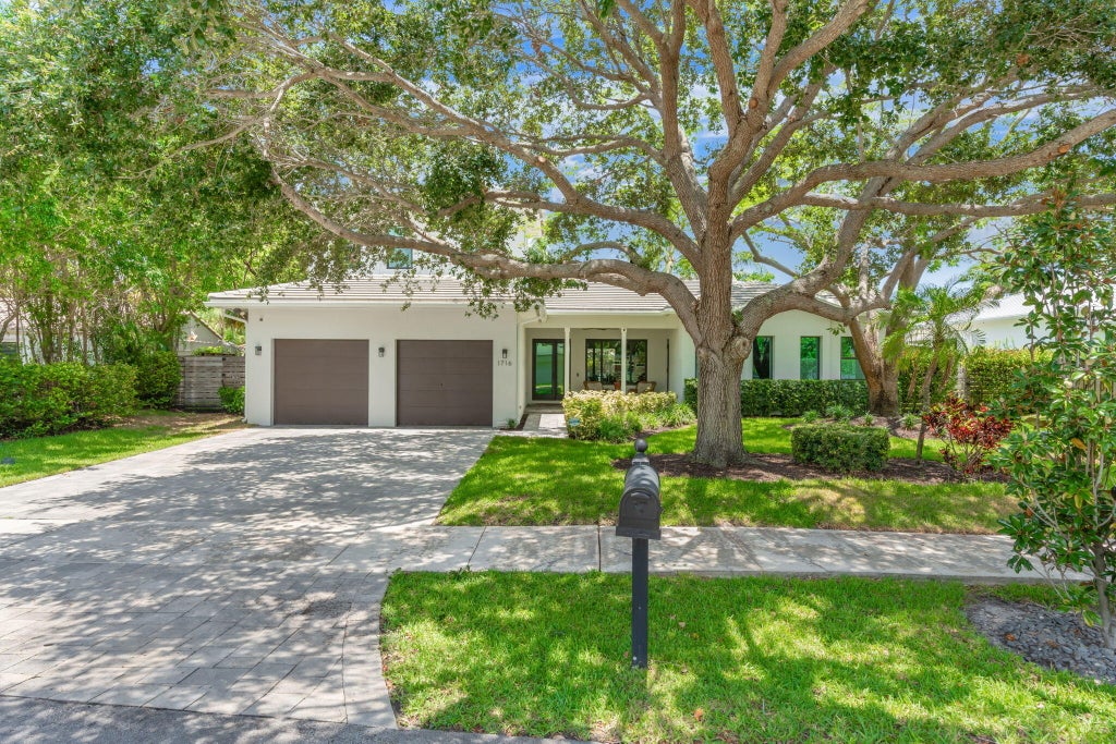 Photo of 1716 Middle River Drive, Fort Lauderdale, FL 33305 (MLS # B26045007)