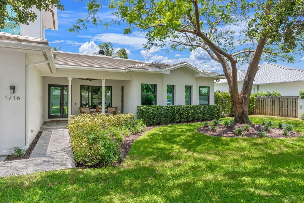 Photo of 1716 Middle River Drive, Fort Lauderdale, FL 33305 (MLS # B26045007)