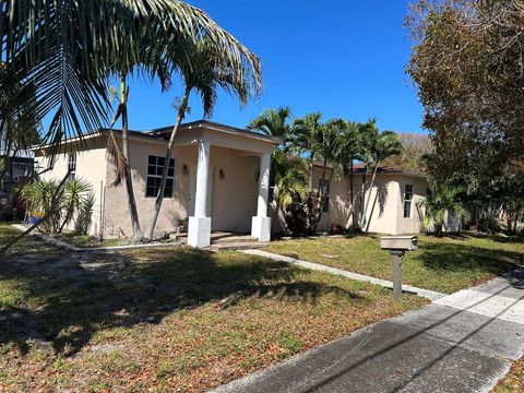 Single Family Residence in West Palm Beach FL 1009 Hampton Road Rd.jpg