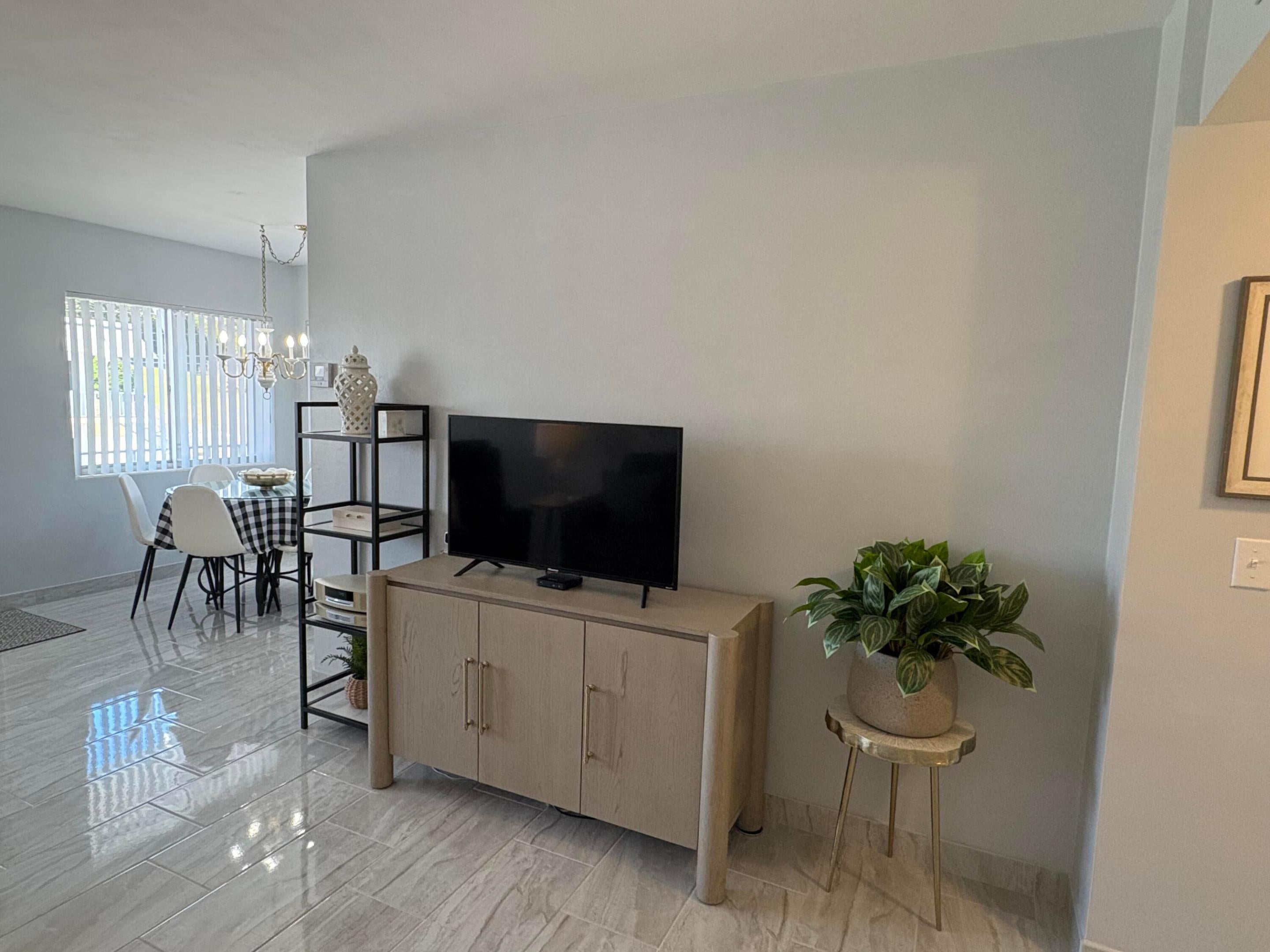 View photos, virtual tours, details... 3280 LAKE OSBORNE Drive 206