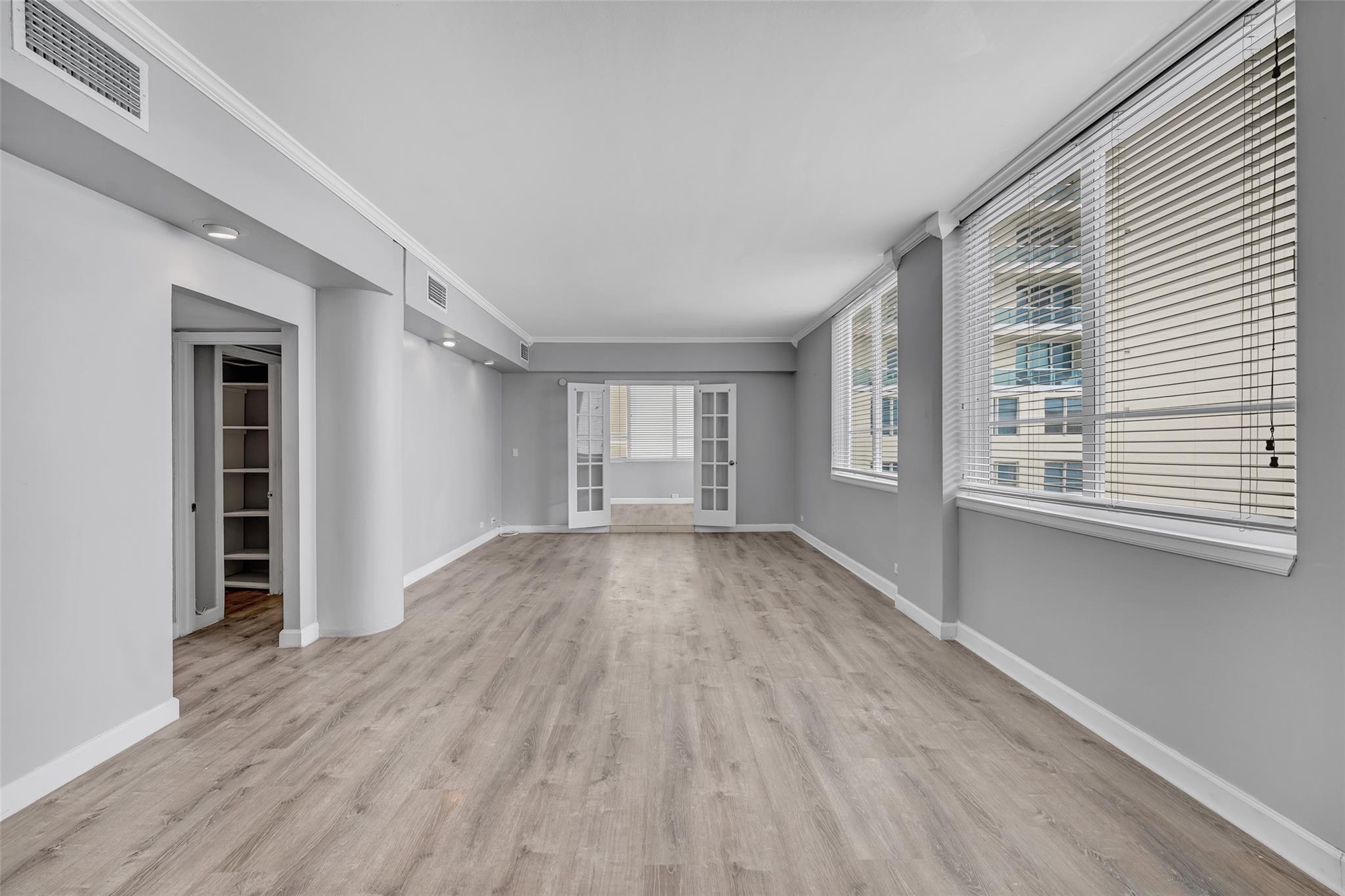 5005 Collins Ave PH6