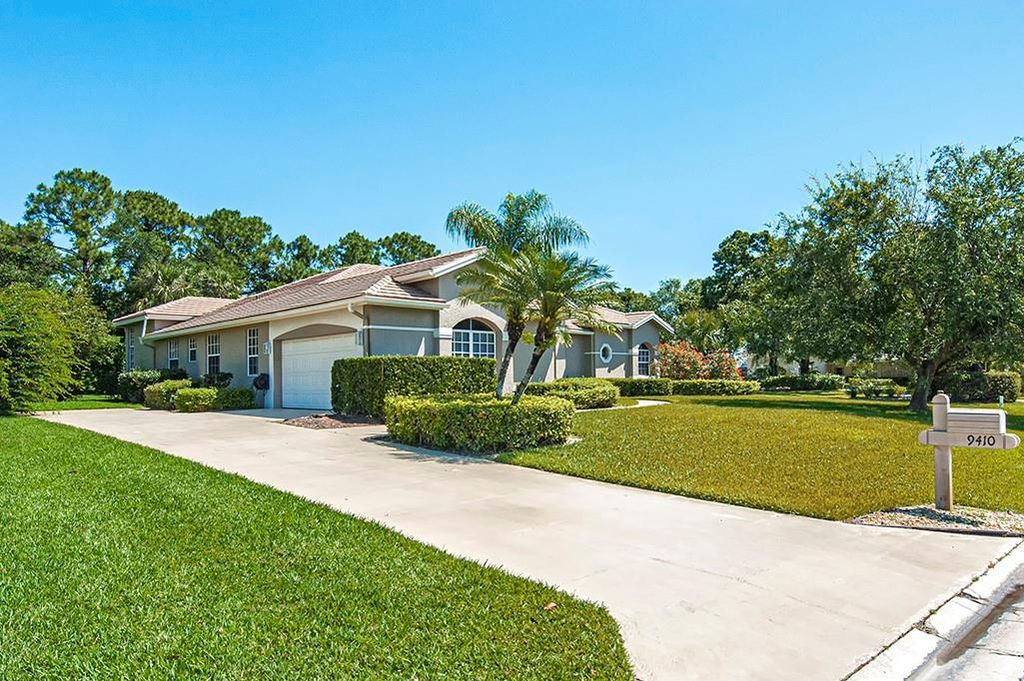 Photo of 9410 Bunting Lane, Fort Pierce, FL 34951 (MLS # F10498308)