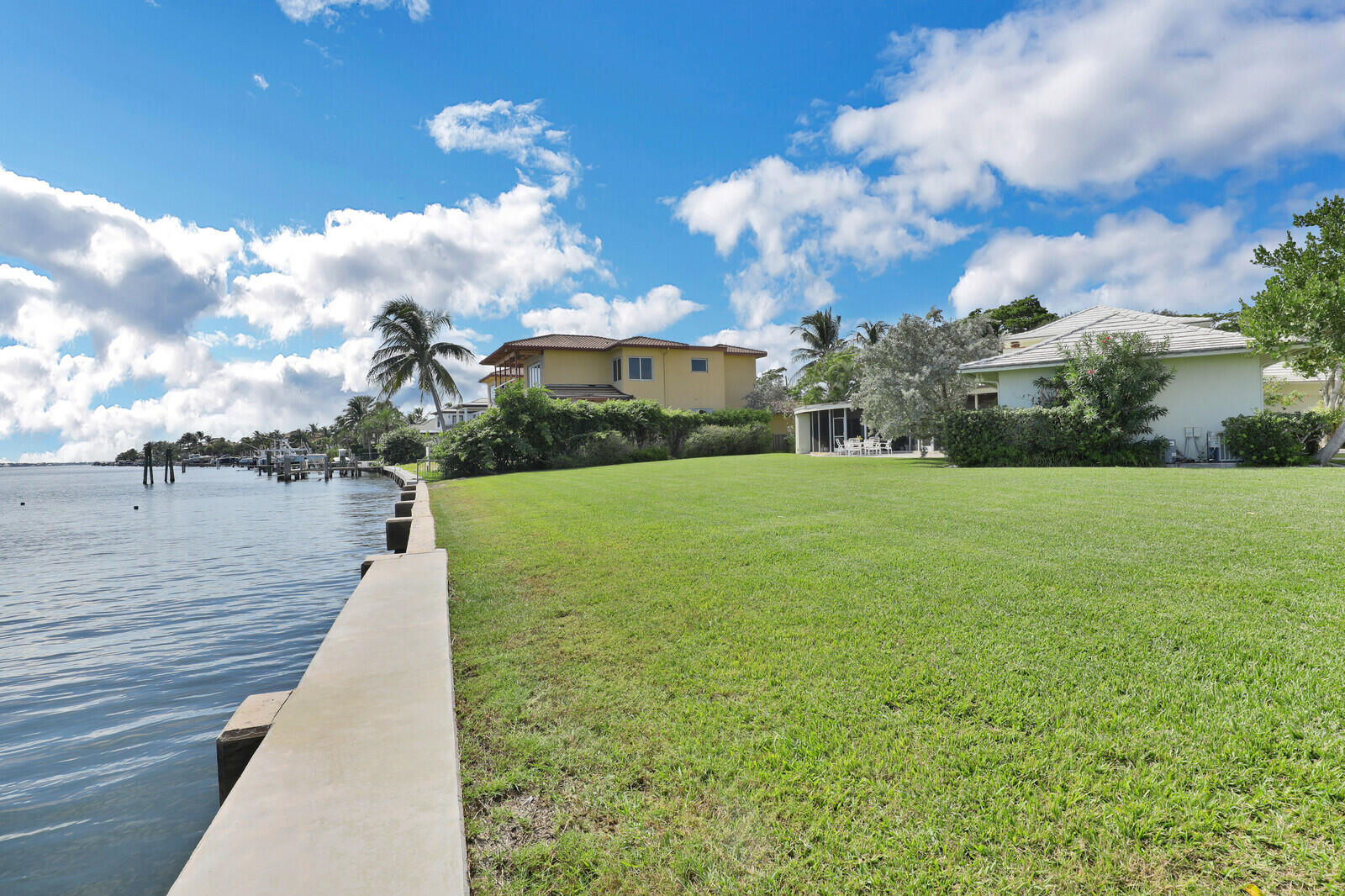 YACHT CLUB - Residential