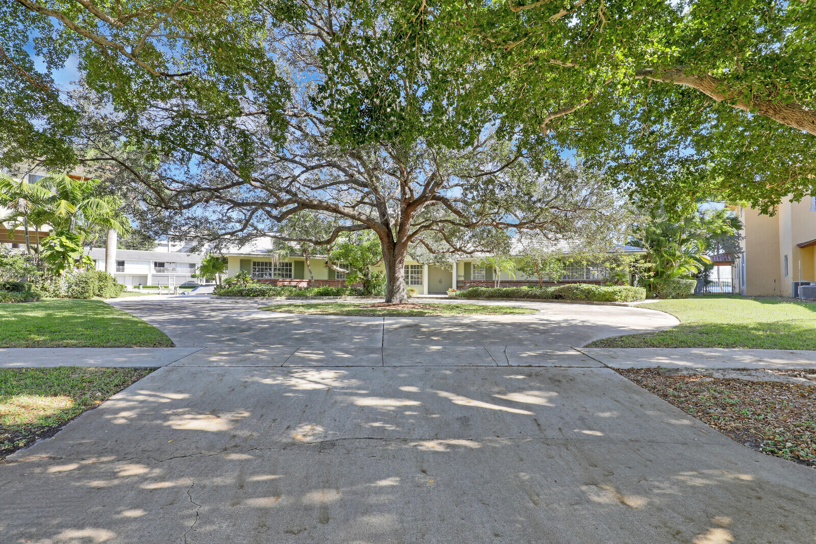 YACHT CLUB - Residential