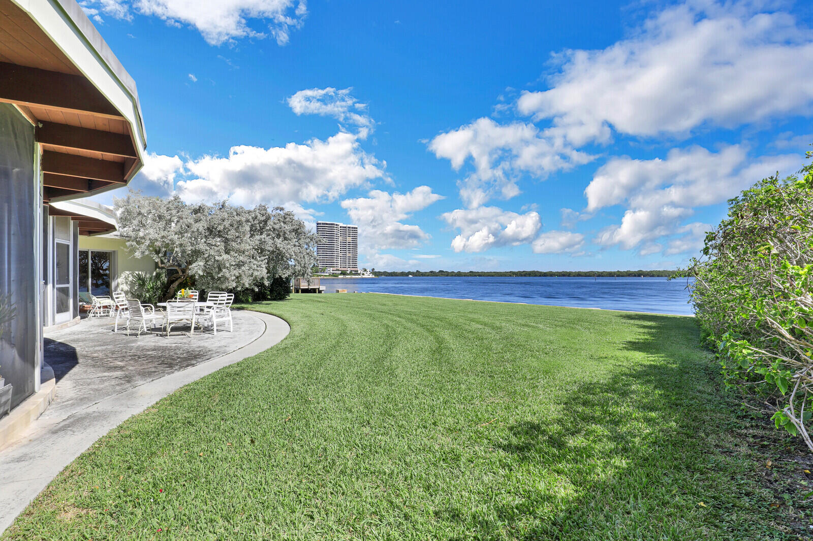 YACHT CLUB - Residential