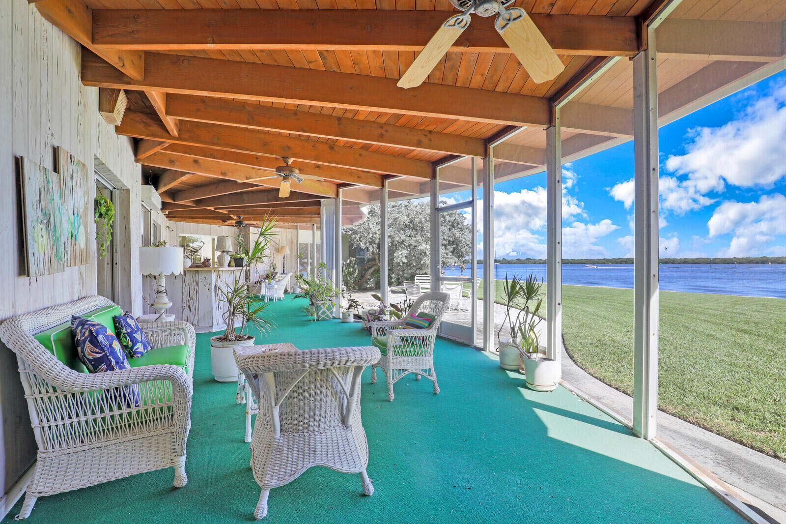 YACHT CLUB - Residential