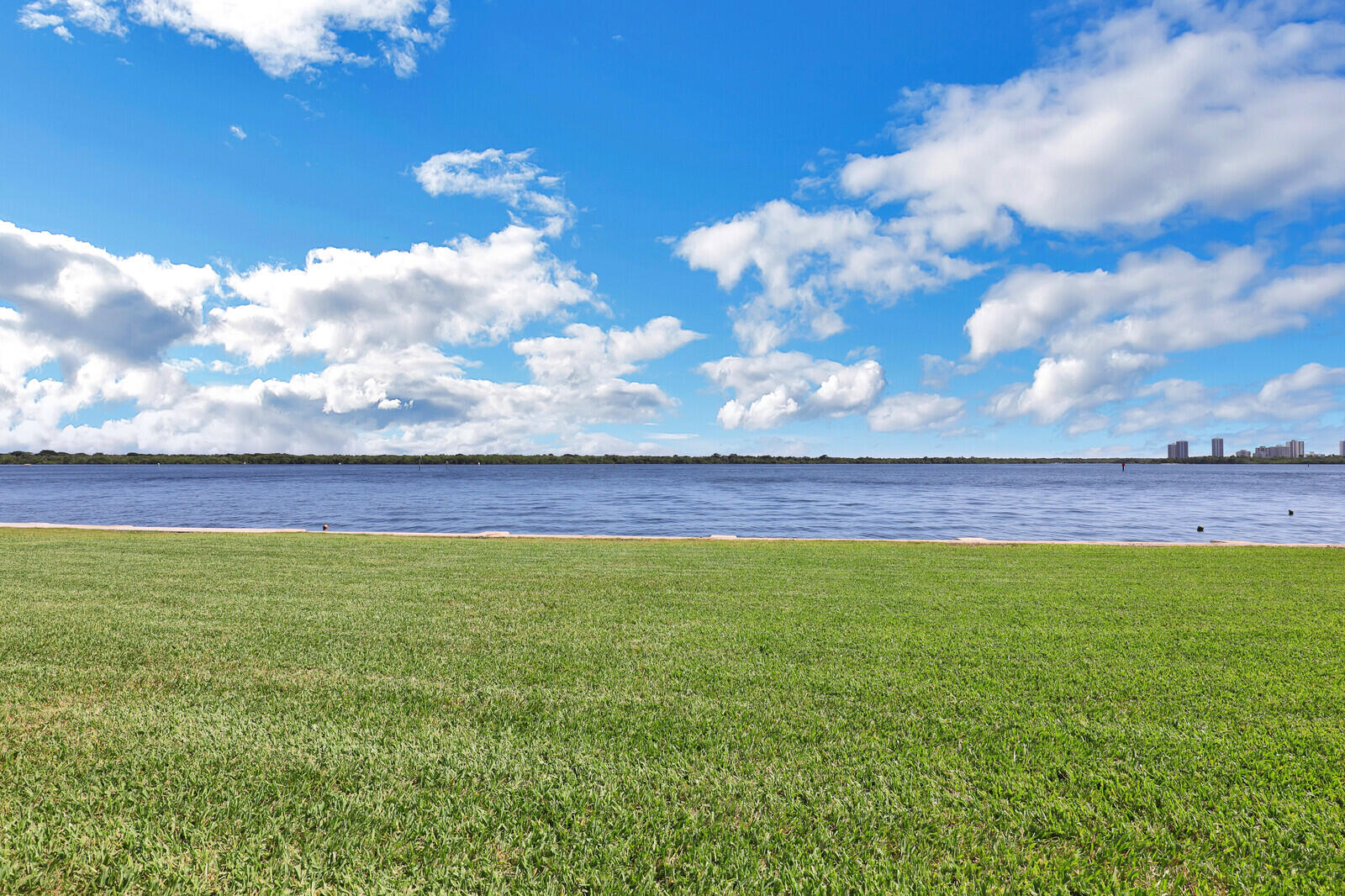 YACHT CLUB - Residential