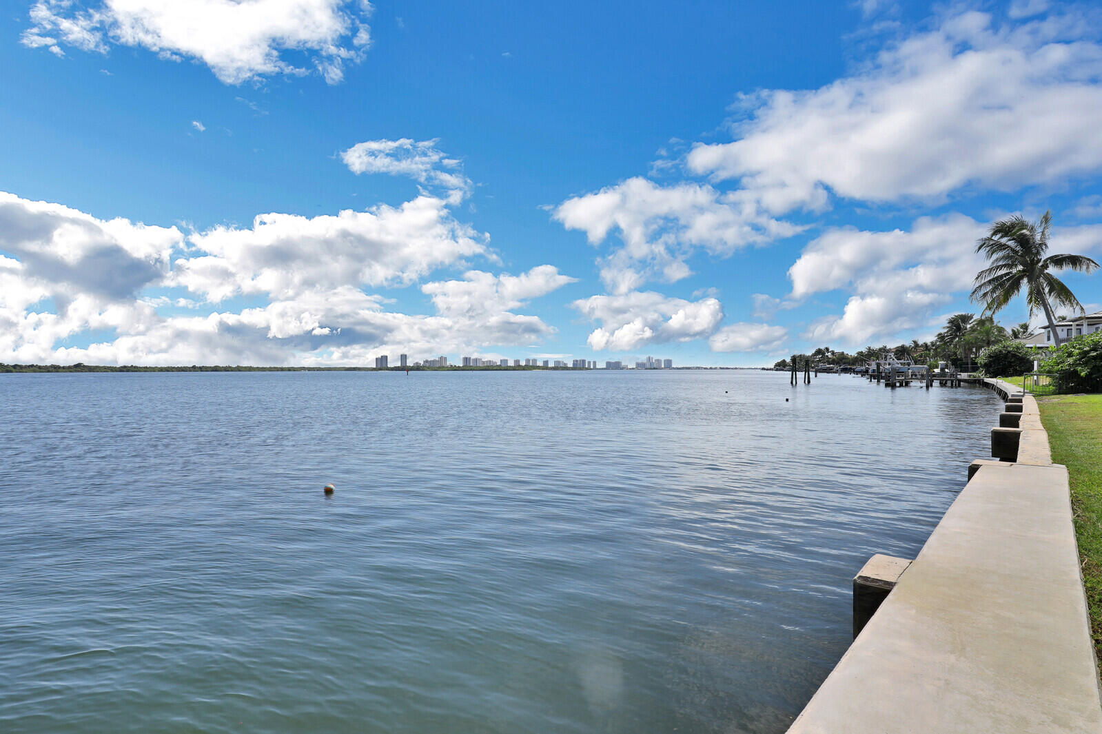 YACHT CLUB - Residential