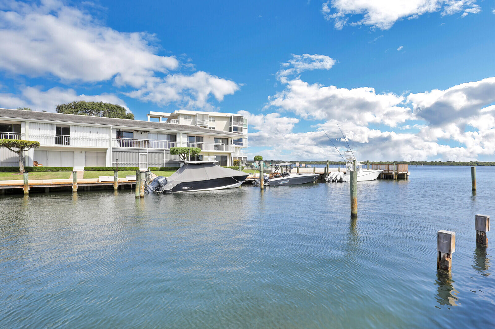 YACHT CLUB - Residential