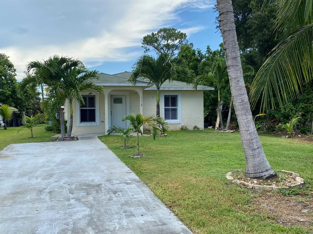 Photo of 5118 SE Driftwood Avenue, Stuart, FL 34997 (MLS # R10733056)