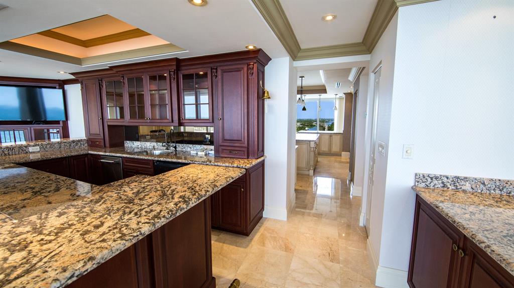 LANDMARK AT HILLSBORO CONDO - Residential