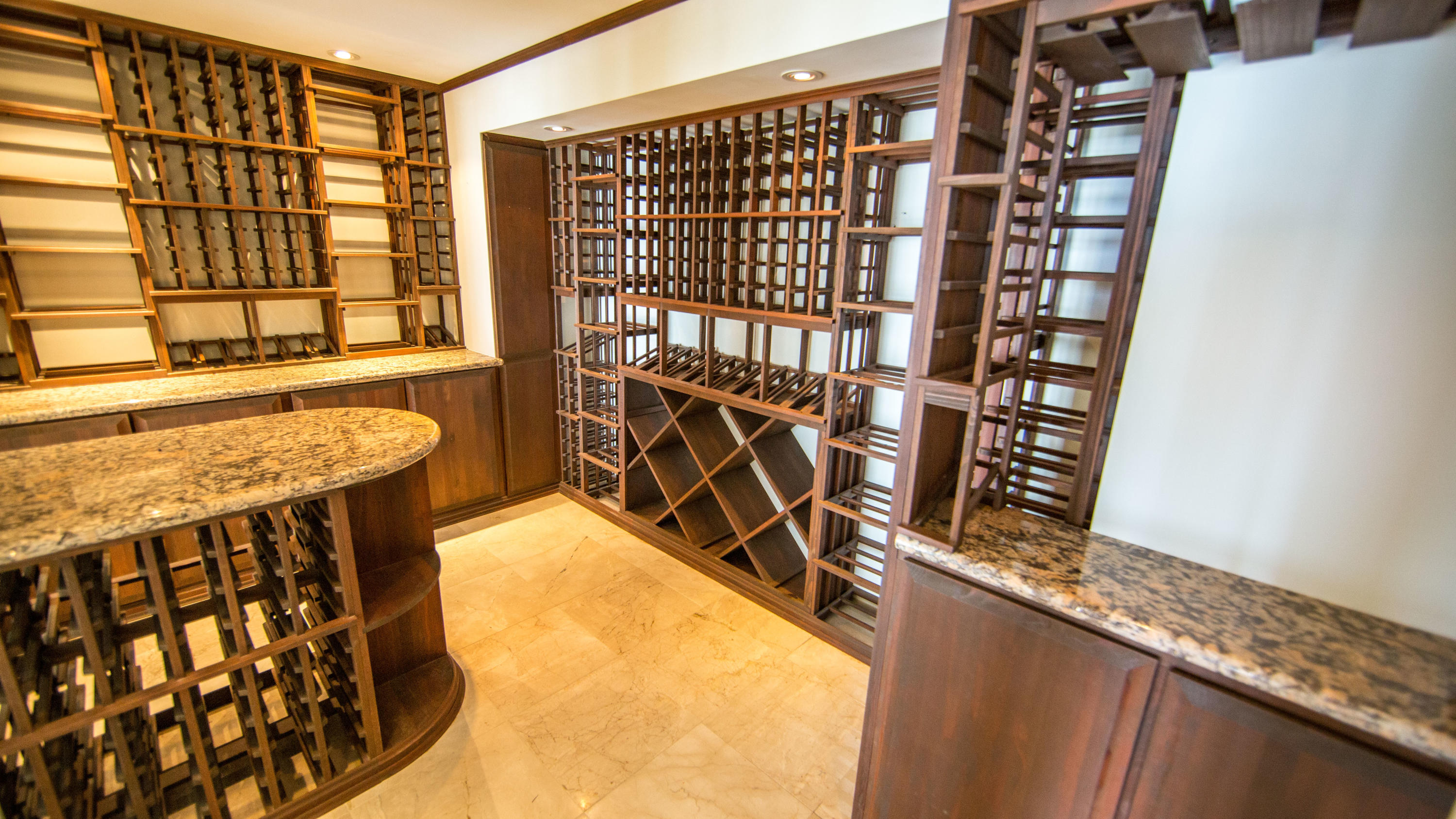 LANDMARK AT HILLSBORO CONDO - Residential