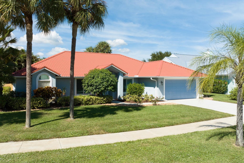 Photo of 53 Birch Place, Tequesta, FL 33469 (MLS # R10975167)