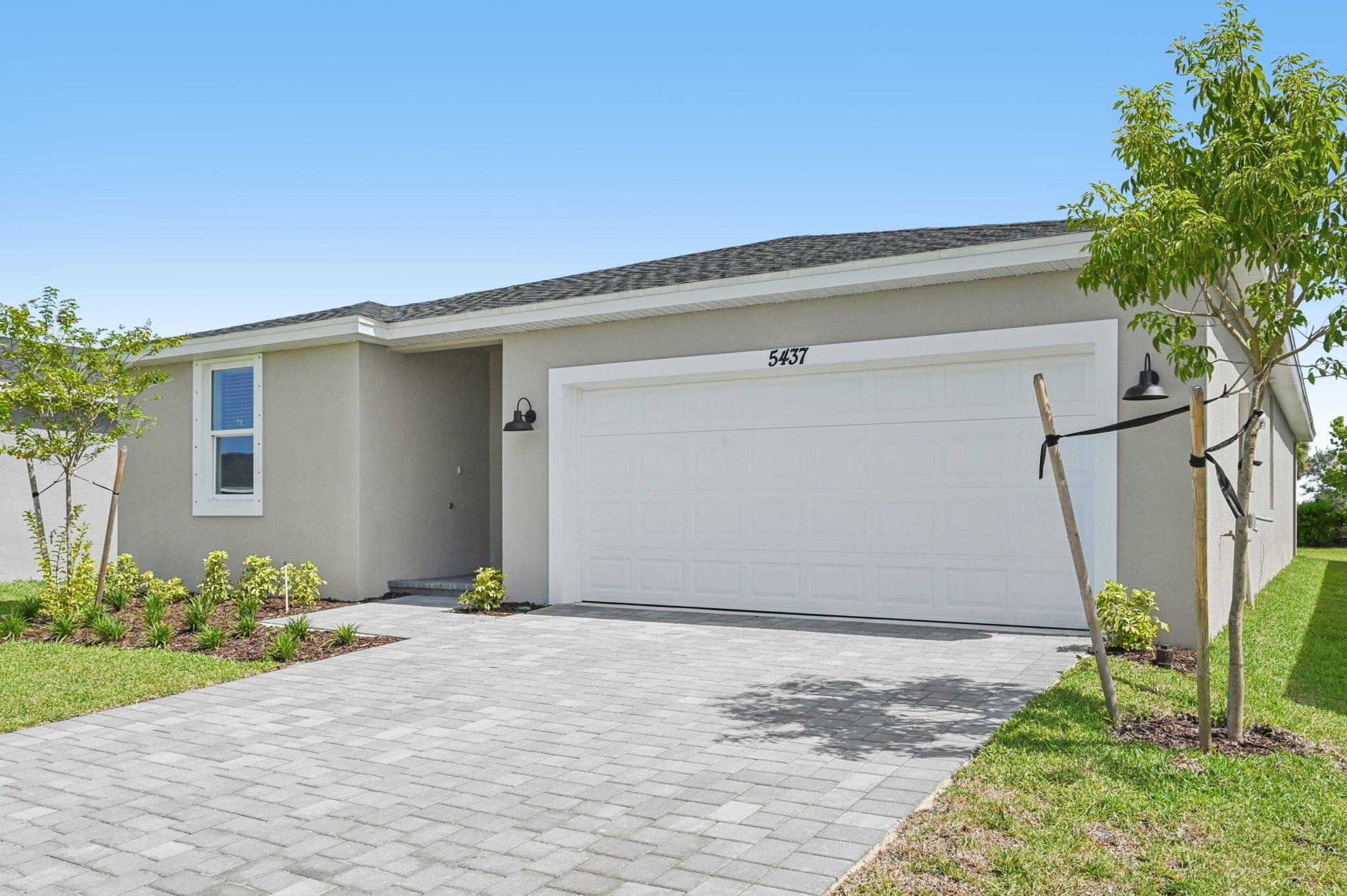 5437 Hampton Park Circle, Vero Beach, FL, 32966/$405,490 2 5437 Hampton Park Circle
