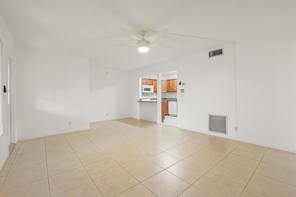 Photo of 4709 Sable Pine Circle #B1, West Palm Beach, FL 33417 (MLS # B26034417)