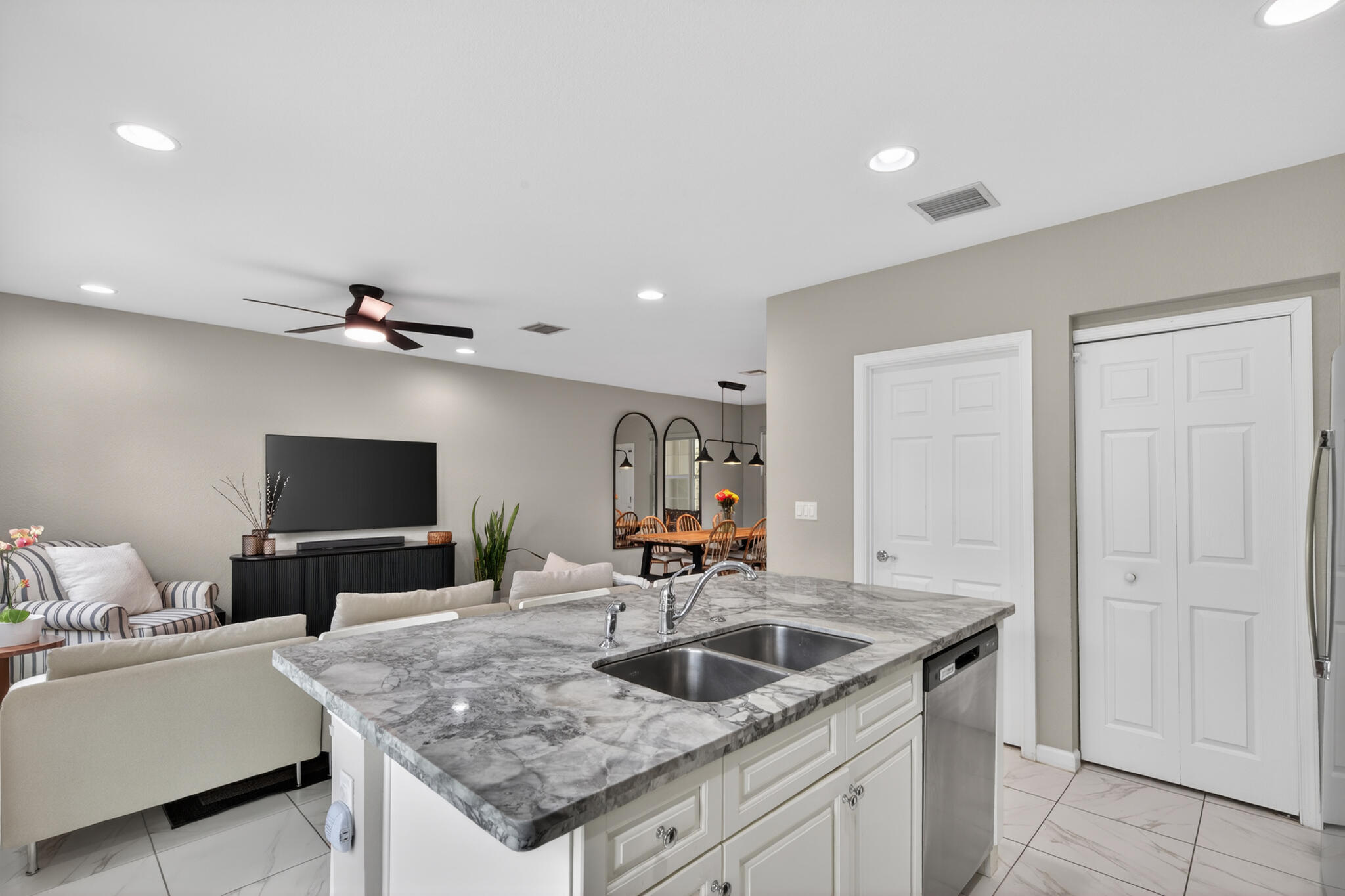 VIZCAYA FALLS PLAT 3 - Residential Lease