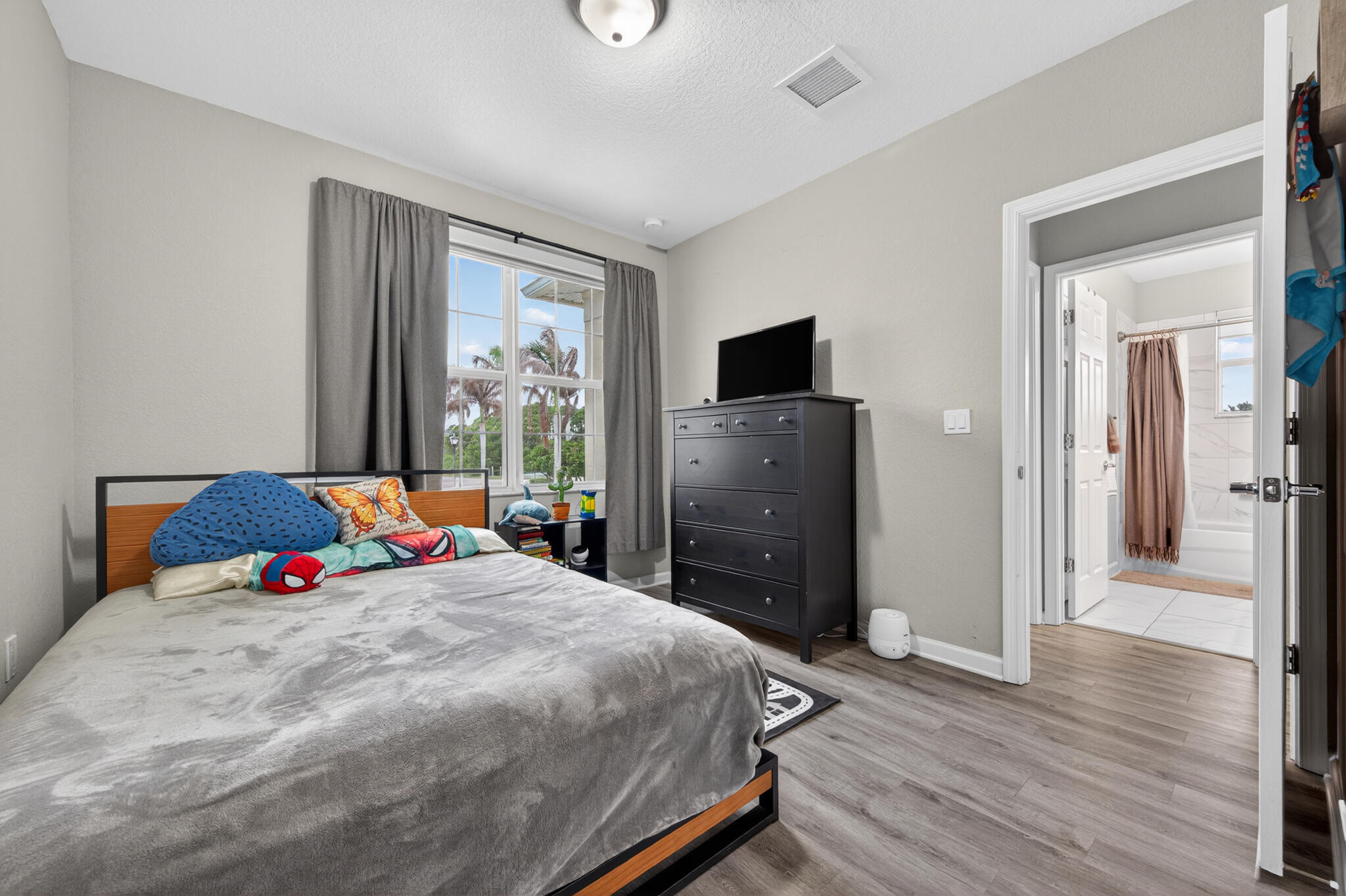 VIZCAYA FALLS PLAT 3 - Residential Lease