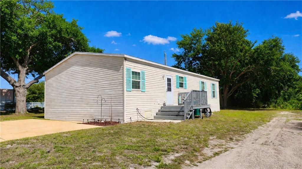 Photo of 324 Valencia Street, Sebastian, FL 32958 (MLS # B26022349)