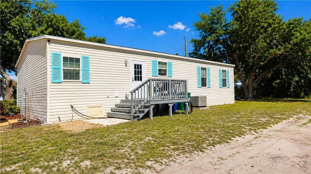 Photo of 324 Valencia Street, Sebastian, FL 32958 (MLS # B26022349)