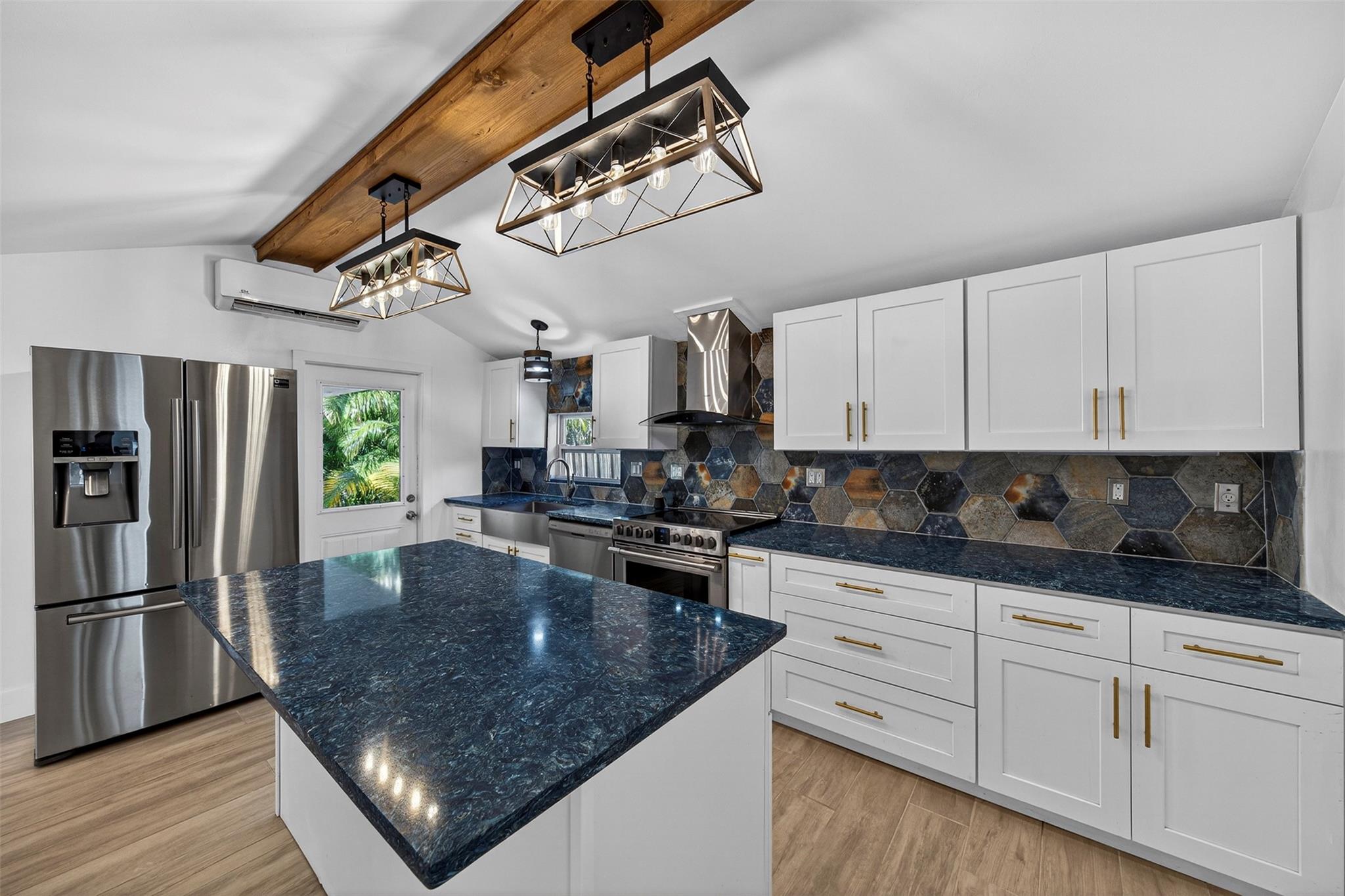 Lincoln Court - Residential