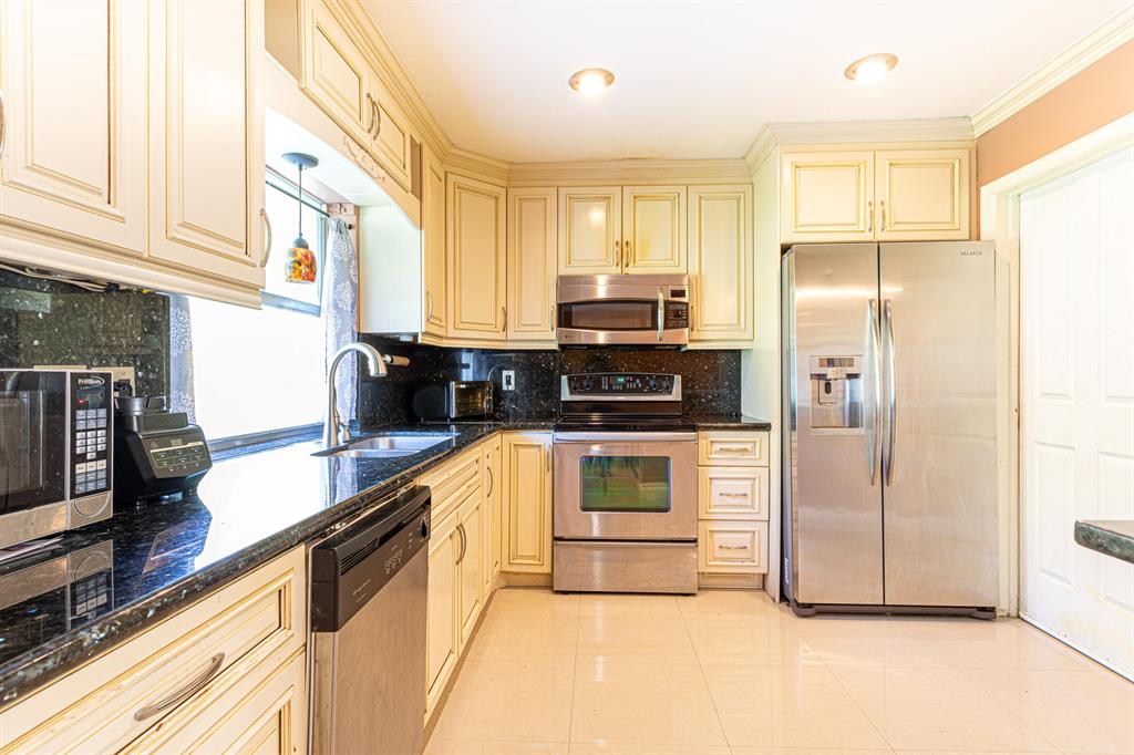 Country Club Village Sec - Residential